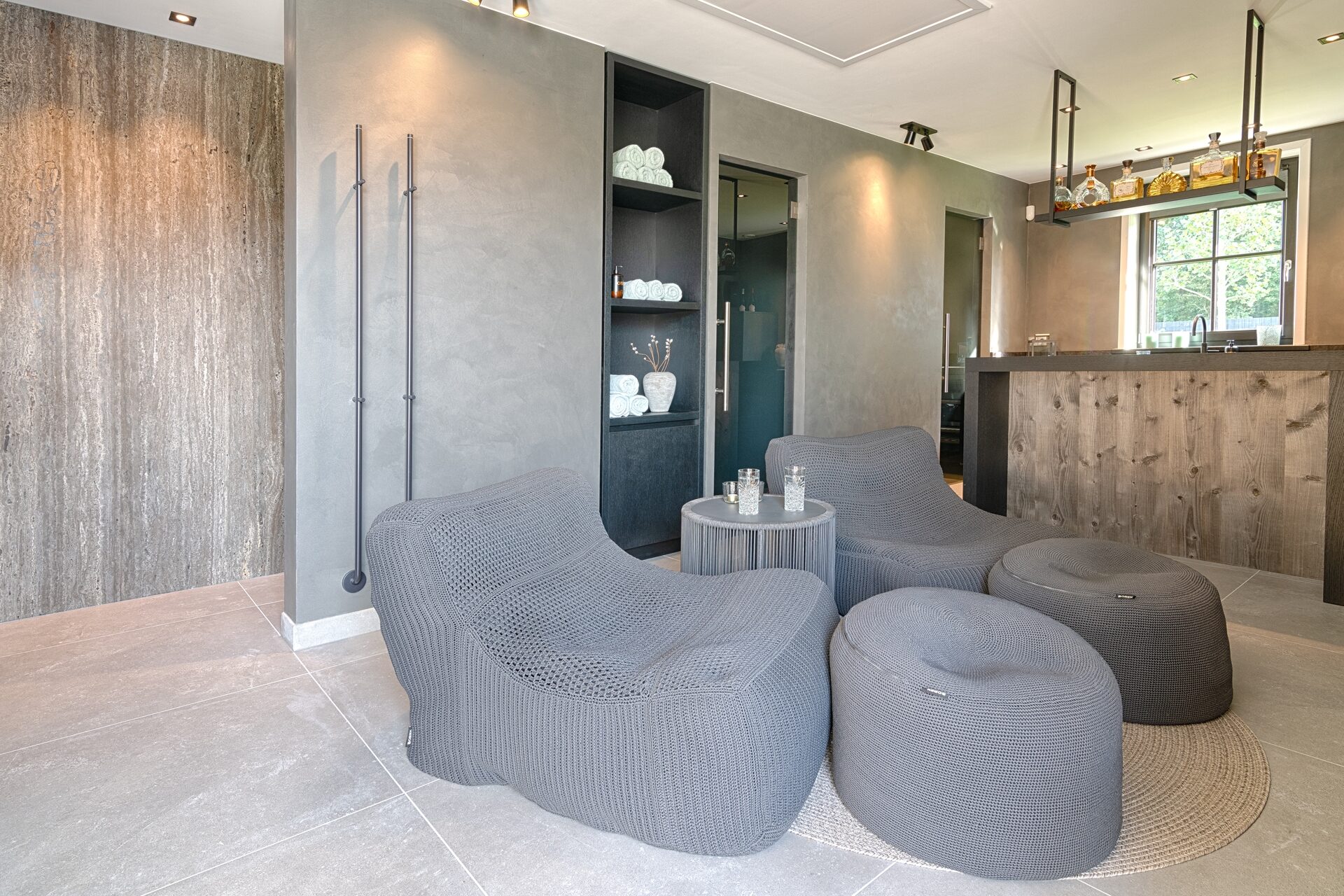Relax kamer met bar