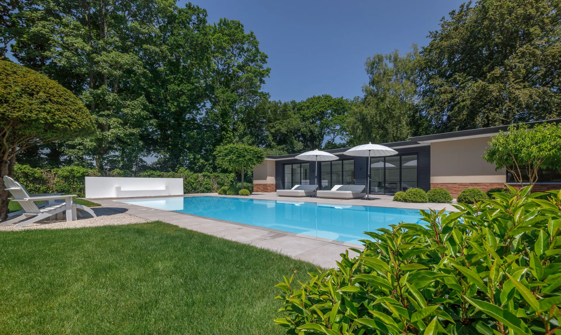 Tuin met inbouw zwembad