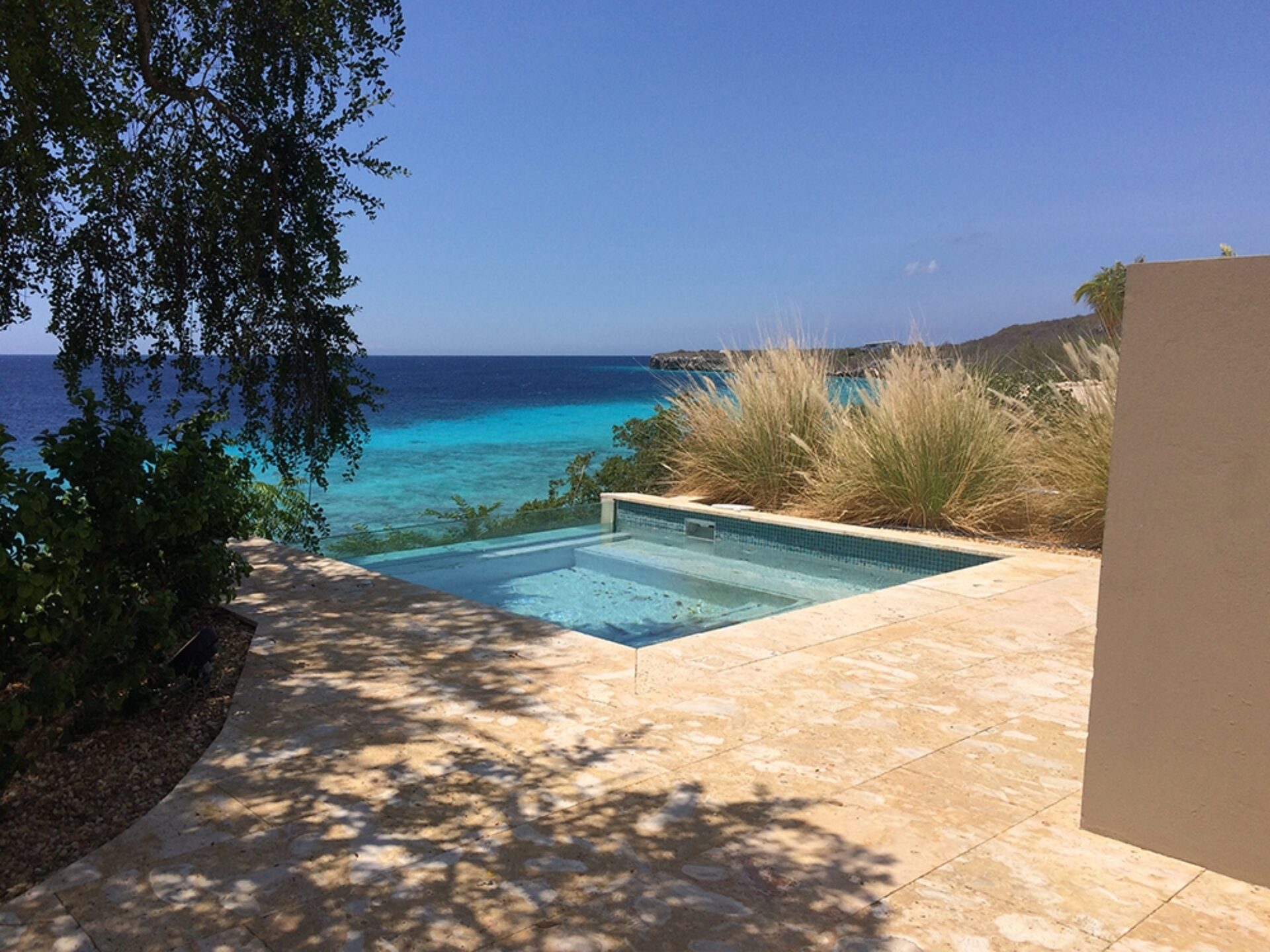 Infinity pool