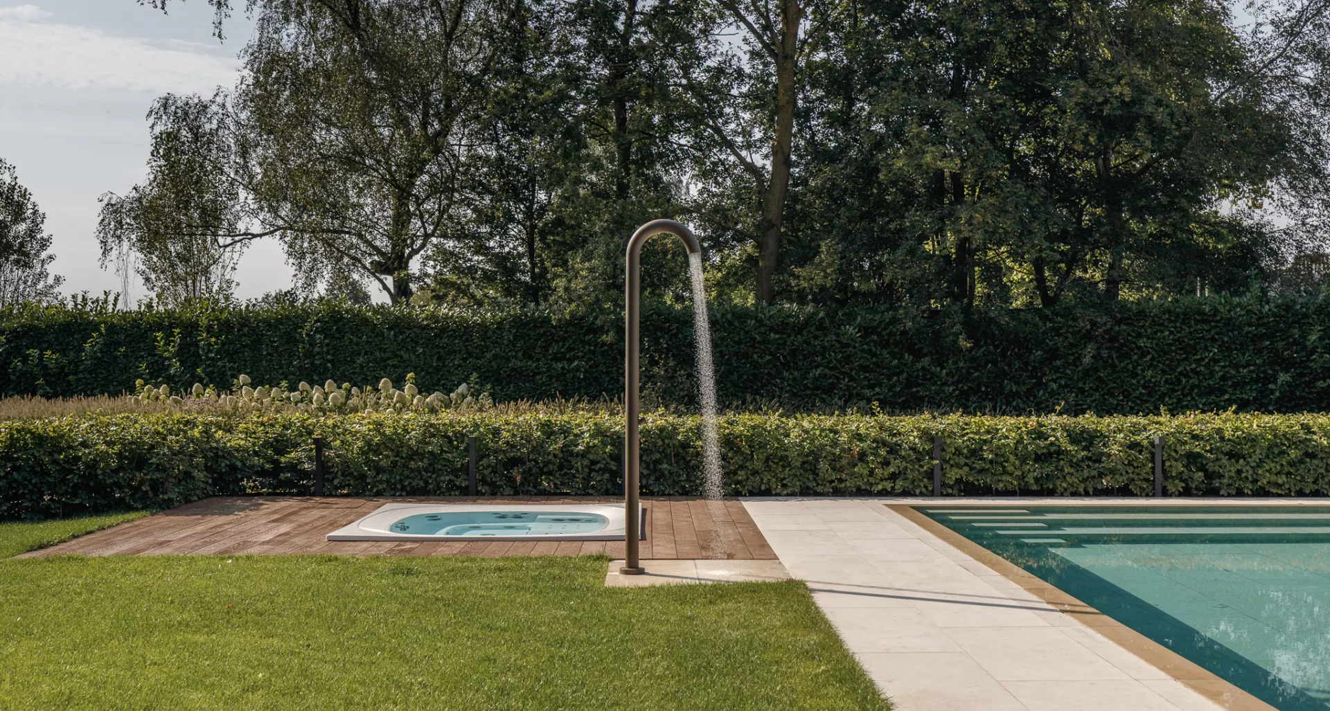 zwembad jacuzzi buitendouche